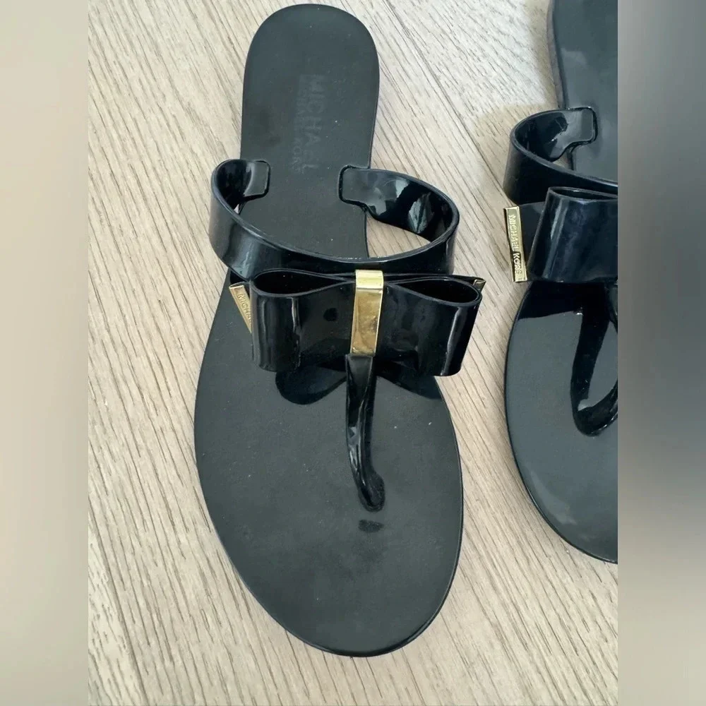 Michael Kors thong sandal size 6